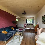 Uelis-stoeckli Gaestezimmer Mit Billard Und Lamatrekking * Meikirch