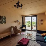Uelis-stoeckli Gaestezimmer Mit Billard Und Lamatrekking *