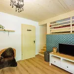 Uelis-stoeckli Gaestezimmer Mit Billard Und Lamatrekking Meikirch