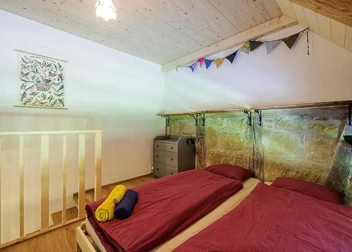 Uelis-stoeckli Gaestezimmer Mit Billard Und Lamatrekking