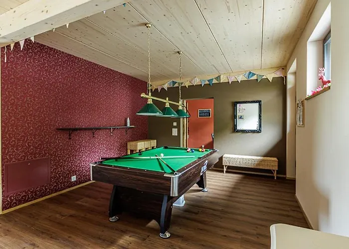 Uelis-stoeckli Gaestezimmer Mit Billard Und Lamatrekking Meikirch