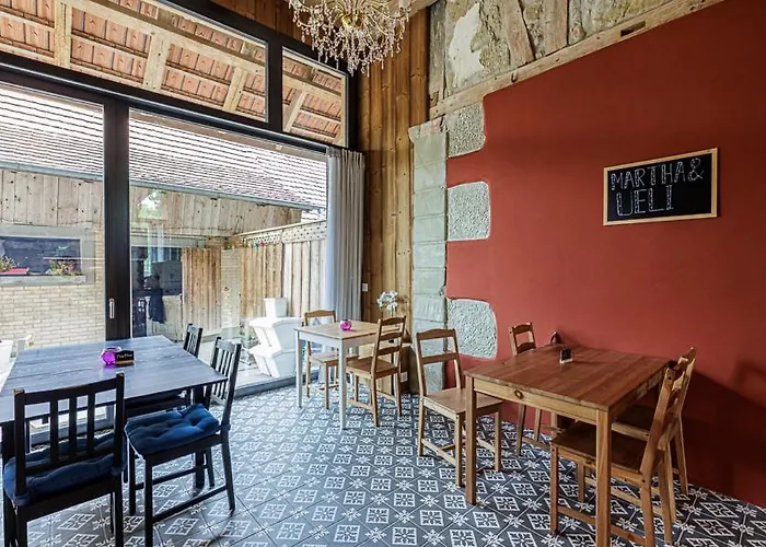 Uelis-stoeckli Gaestezimmer Mit Billard Und Lamatrekking Meikirch