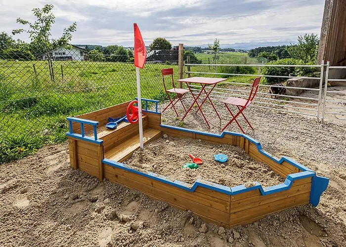 Uelis-stoeckli Gaestezimmer Mit Billard Und Lamatrekking *