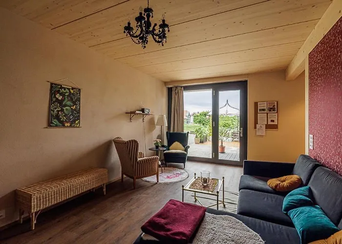 Uelis-stoeckli Gaestezimmer Mit Billard Und Lamatrekking *