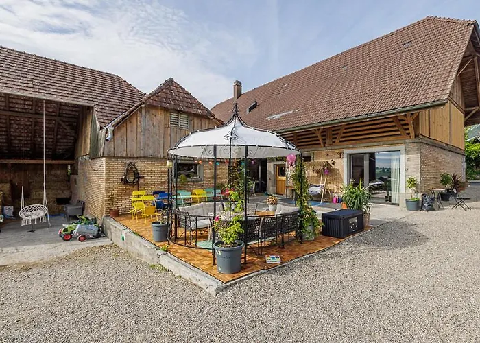 Uelis-stoeckli Gaestezimmer Mit Billard Und Lamatrekking