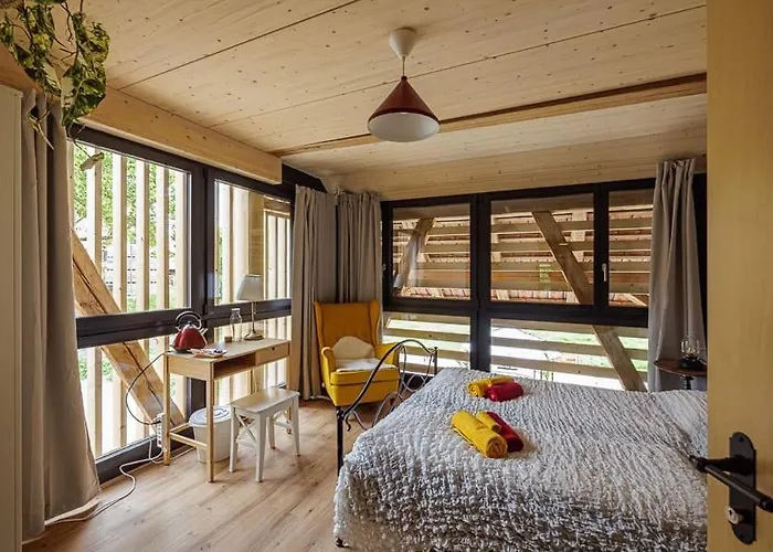 Uelis-stoeckli Gaestezimmer Mit Billard Und Lamatrekking