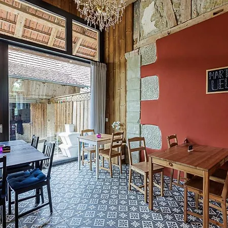 Uelis-stoeckli Gaestezimmer Mit Billard Und Lamatrekking Meikirch