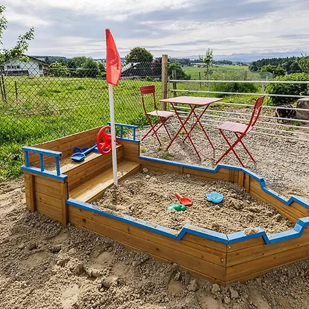 Uelis-stoeckli Gaestezimmer Mit Billard Und Lamatrekking *