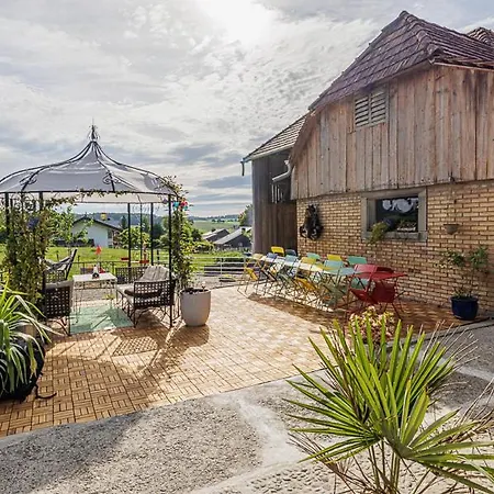 Farmház Uelis-stoeckli Gaestezimmer Mit Billard Und Lamatrekking *