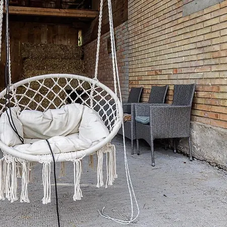 Uelis-stoeckli Gaestezimmer Mit Billard Und Lamatrekking