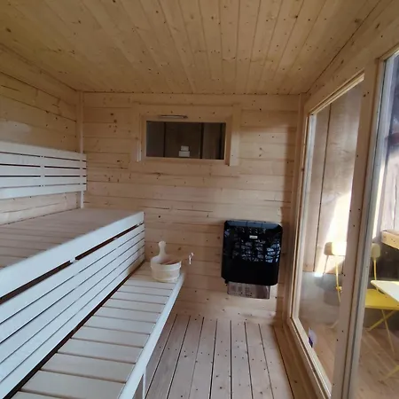 Uelis-stoeckli Gaestezimmer Mit Billard Und Lamatrekking Farmház Meikirch