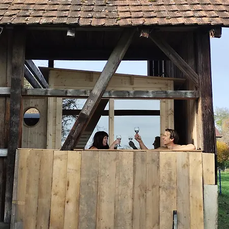 Uelis-stoeckli Gaestezimmer Mit Billard Und Lamatrekking Farmház Meikirch